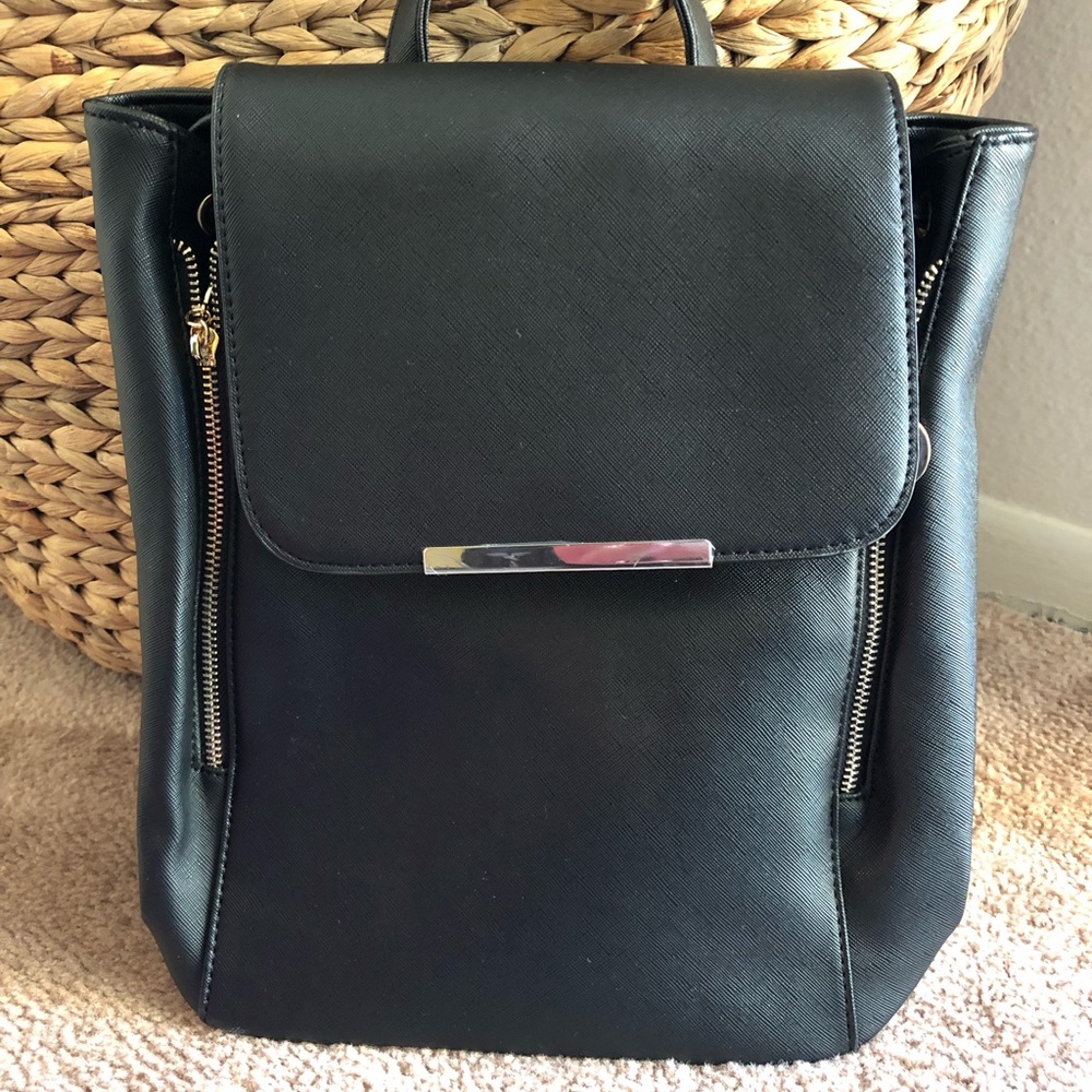 Adjustable backpack, NWT